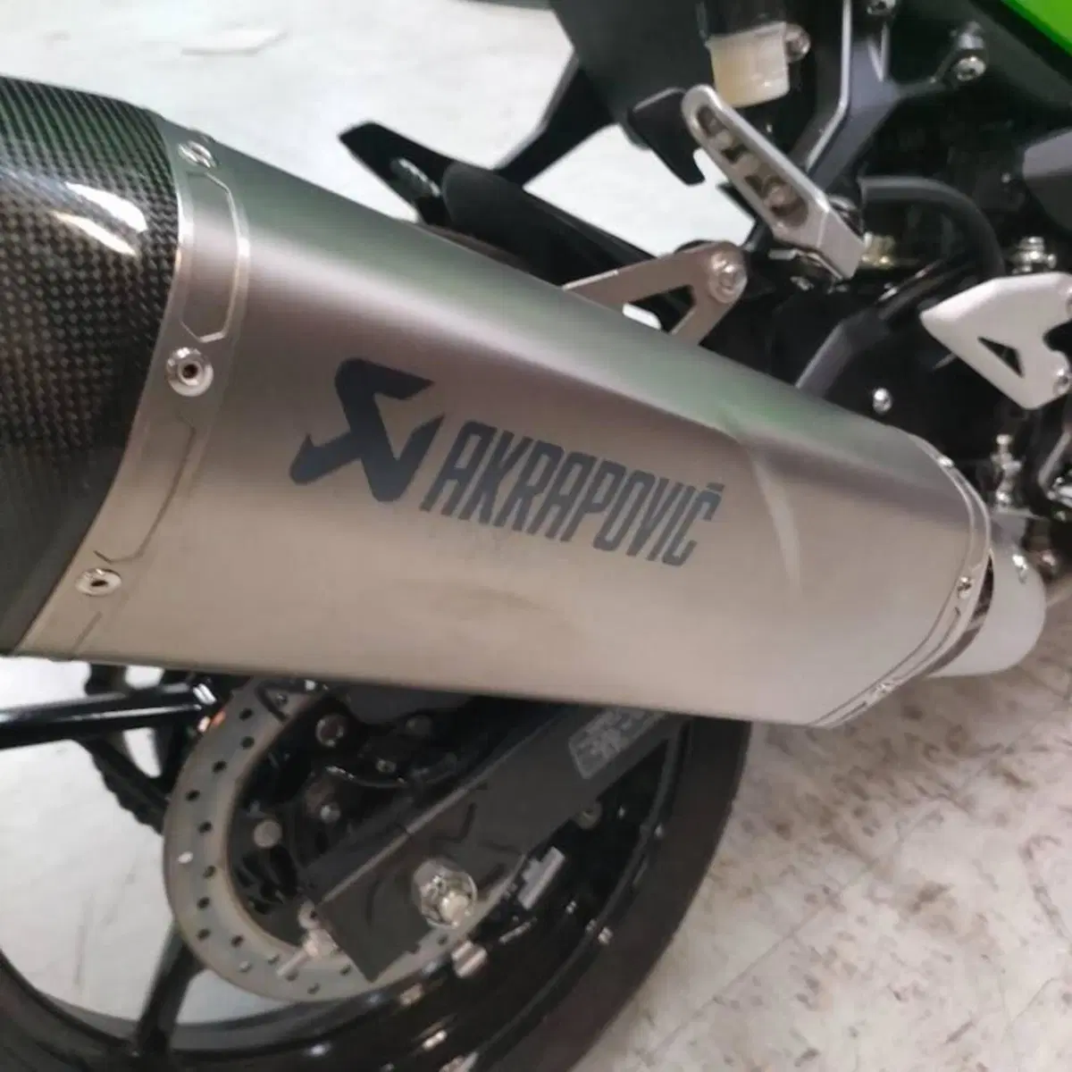 Kawasaki Ninja 500 Performance Akrapovic (2025 - 27) (8)