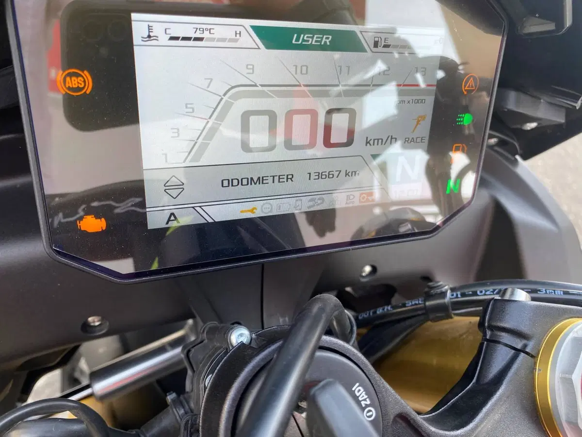 Aprilia Tuono V4 (2021 - 24) (3)