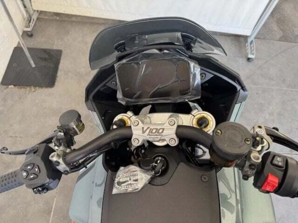 Moto Guzzi V100 Mandello S (2025 - 26) (5)