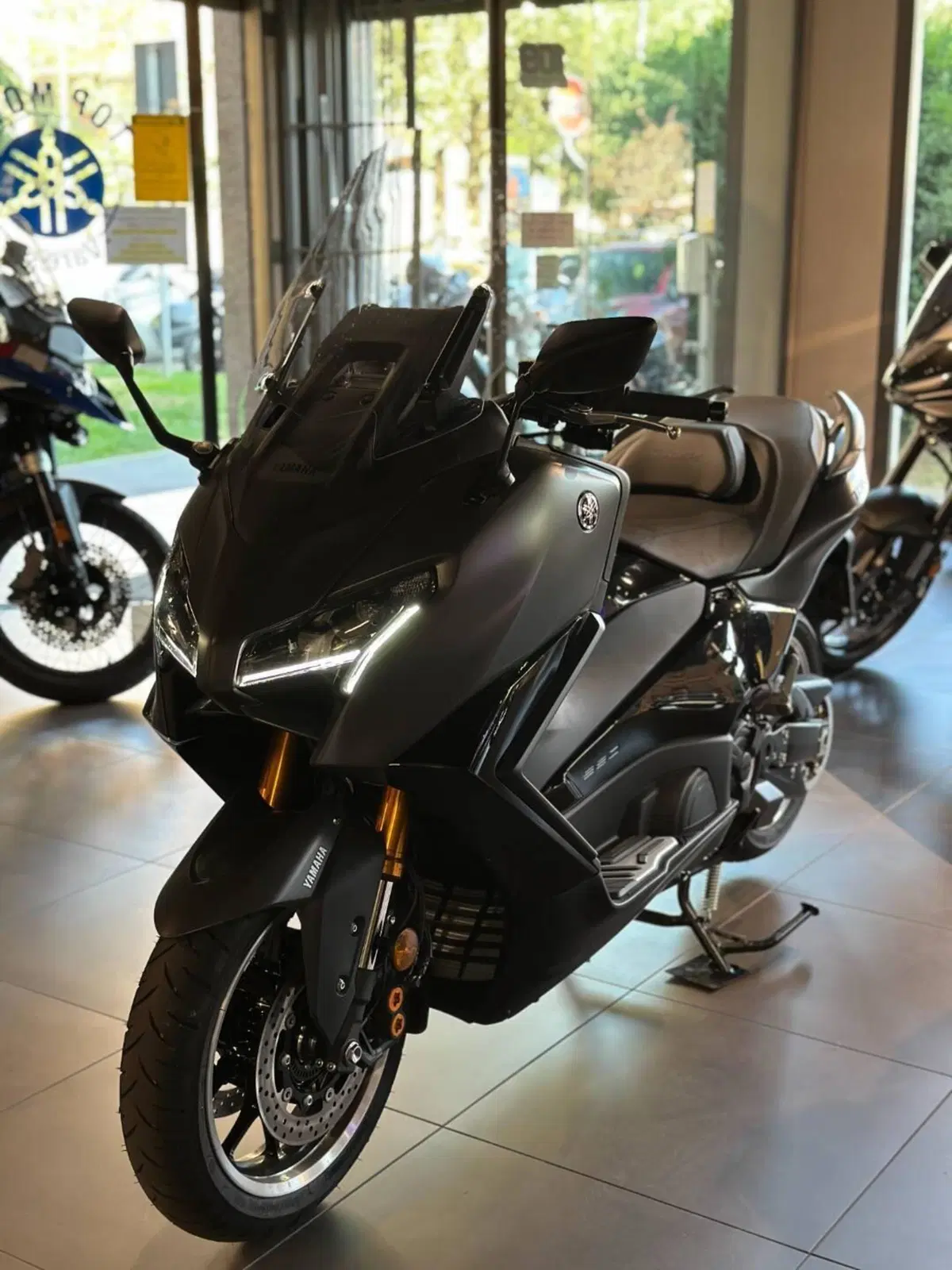 Yamaha T-Max 560 Tech Max (2025 - 26) (3)