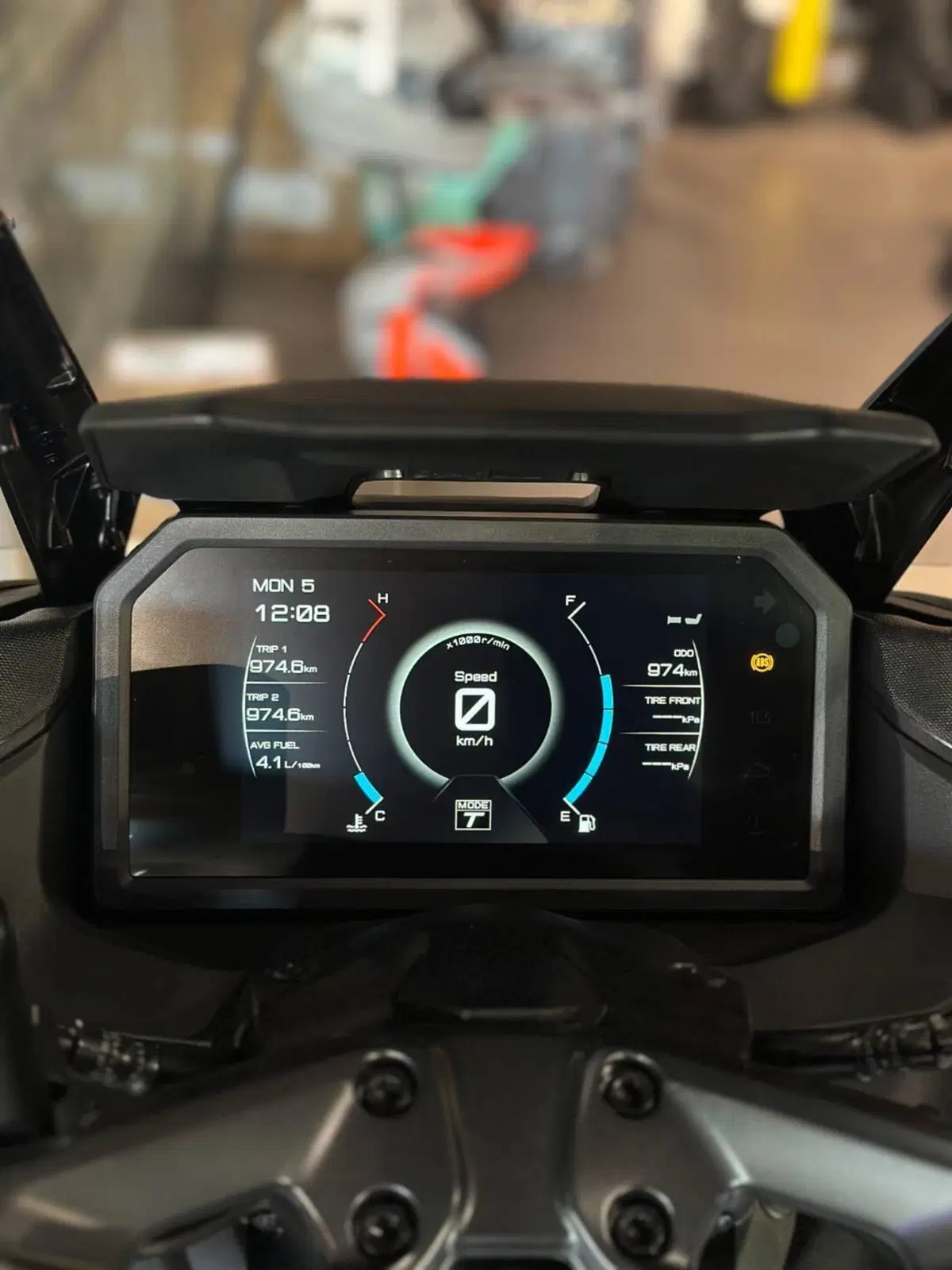 Yamaha T-Max 560 Tech Max (2025 - 26) (6)