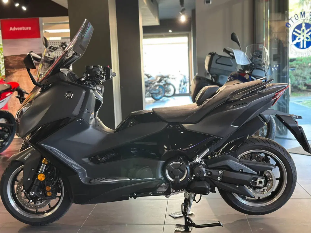 Yamaha T-Max 560 Tech Max (2025 - 26) (2)