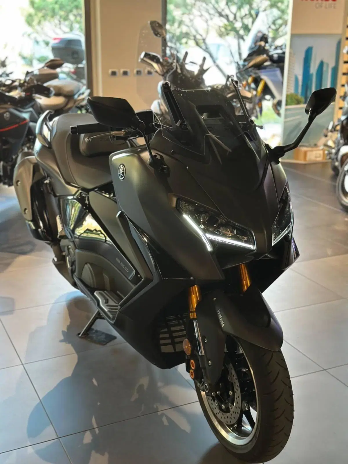 Yamaha T-Max 560 Tech Max (2025 - 26) (4)