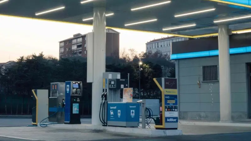 Benzina, il prezzo calmierato piace: adottato da oltre diecimila distributori