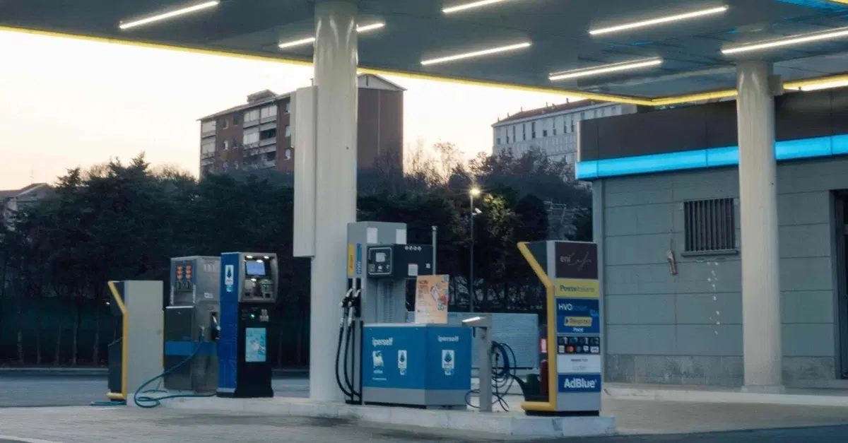 Benzina, il prezzo calmierato piace: adottato da oltre diecimila distributori