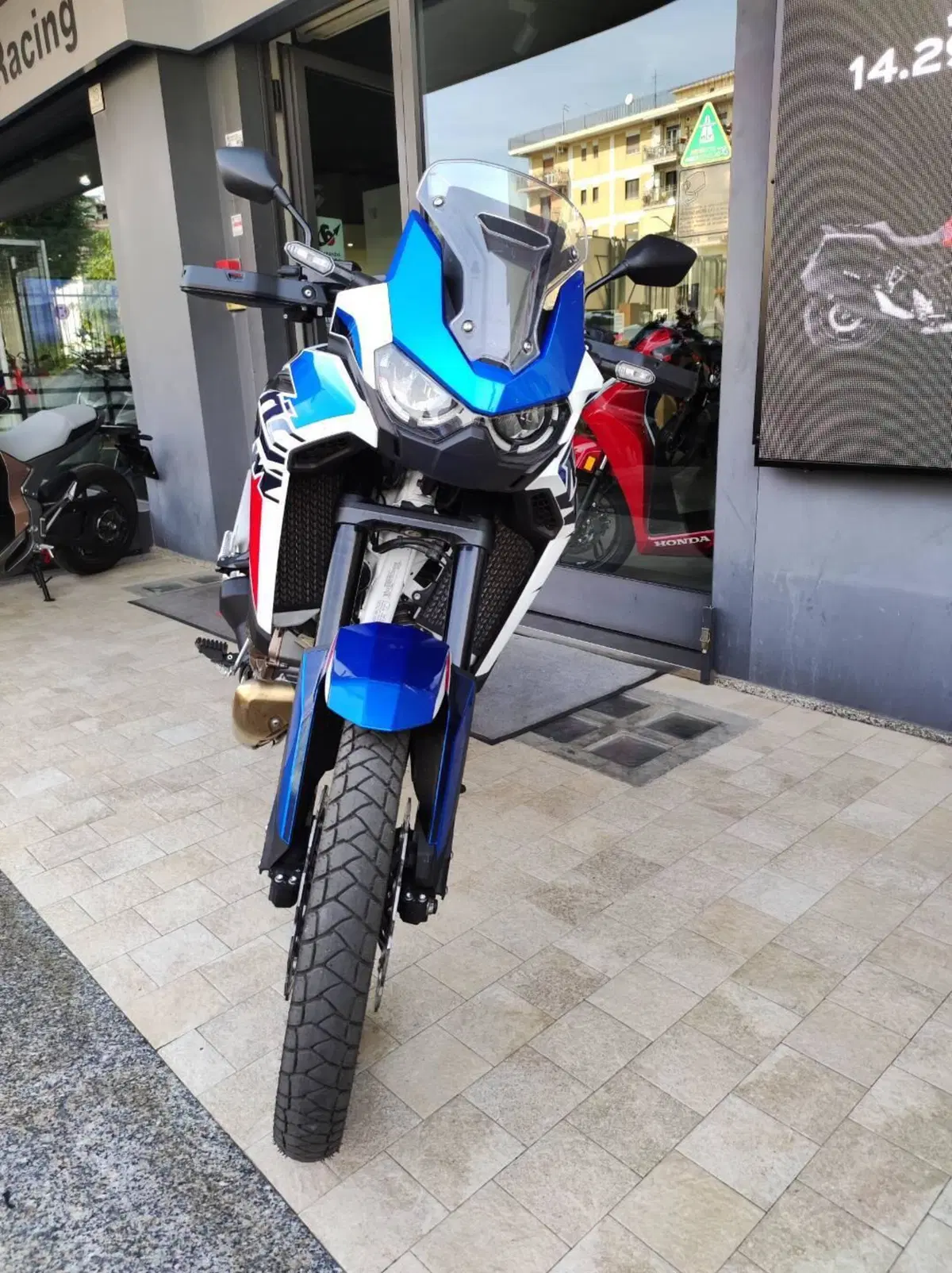 Honda Africa Twin CRF 1100L (2022 - 23) (3)