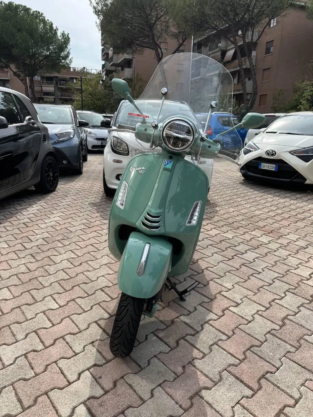 Vespa GTS 310 Edizione Ottantesimo (2026) (2)