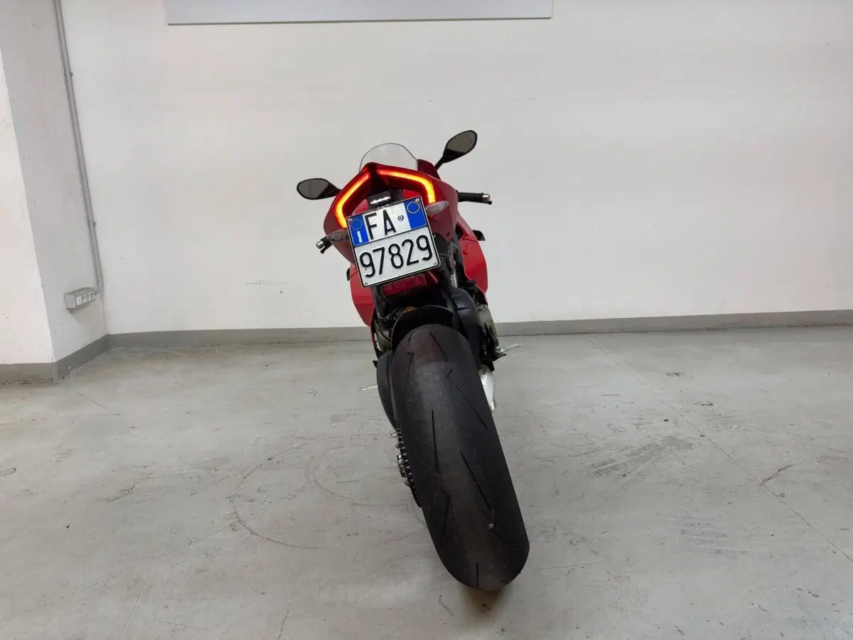 Ducati Panigale V4 S (2022 - 24) (7)