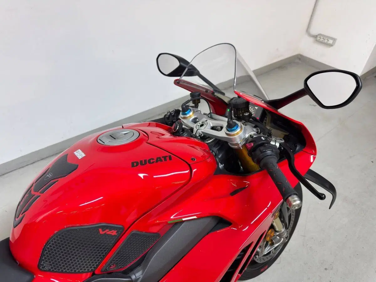 Ducati Panigale V4 S (2022 - 24) (9)