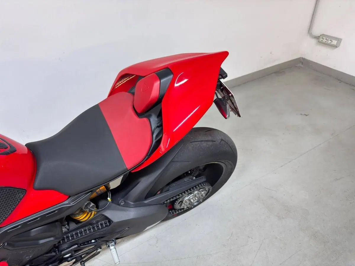Ducati Panigale V4 S (2022 - 24) (10)