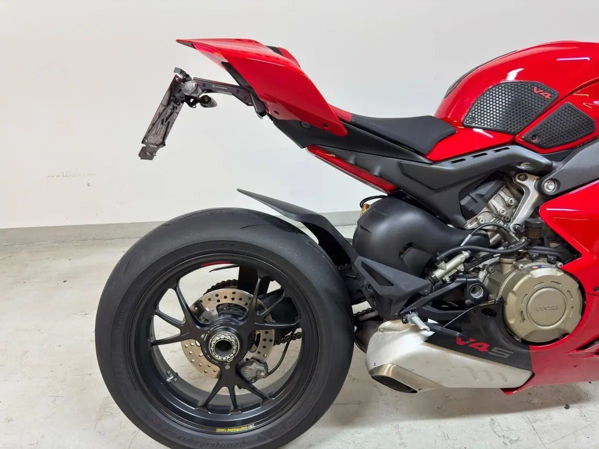 Ducati Panigale V4 S (2022 - 24) (16)