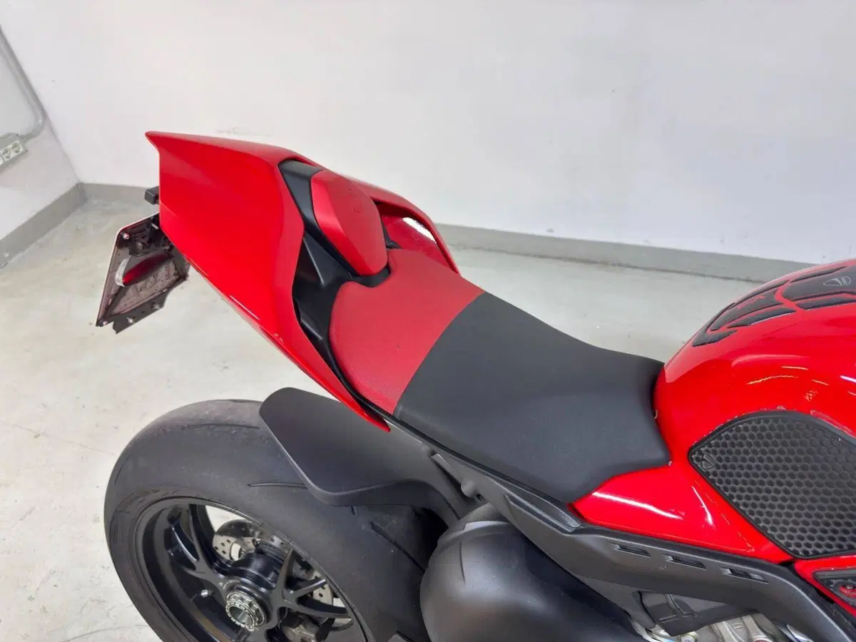 Ducati Panigale V4 S (2022 - 24) (19)