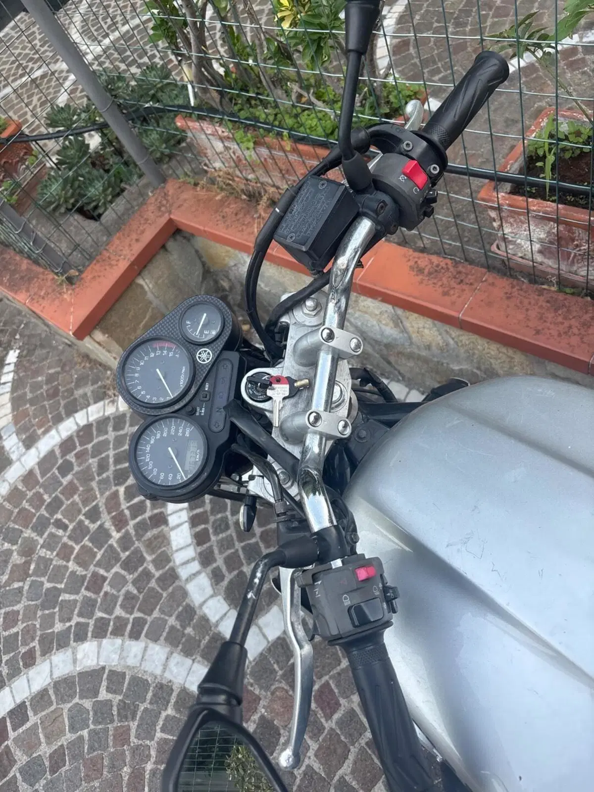 Yamaha FZS 600 Fazer (1998 - 01) (4)