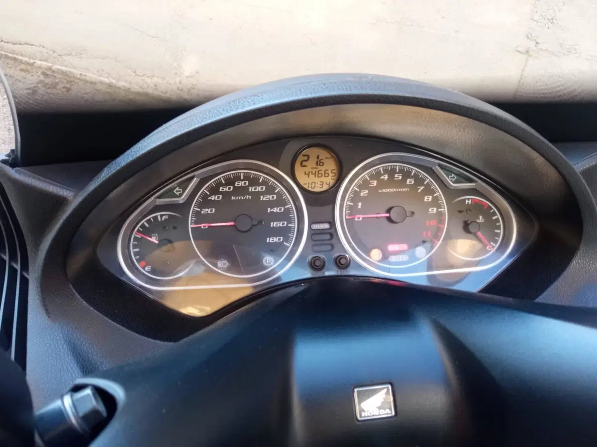 Honda SW-T 400 ABS (2008 - 16) (2)
