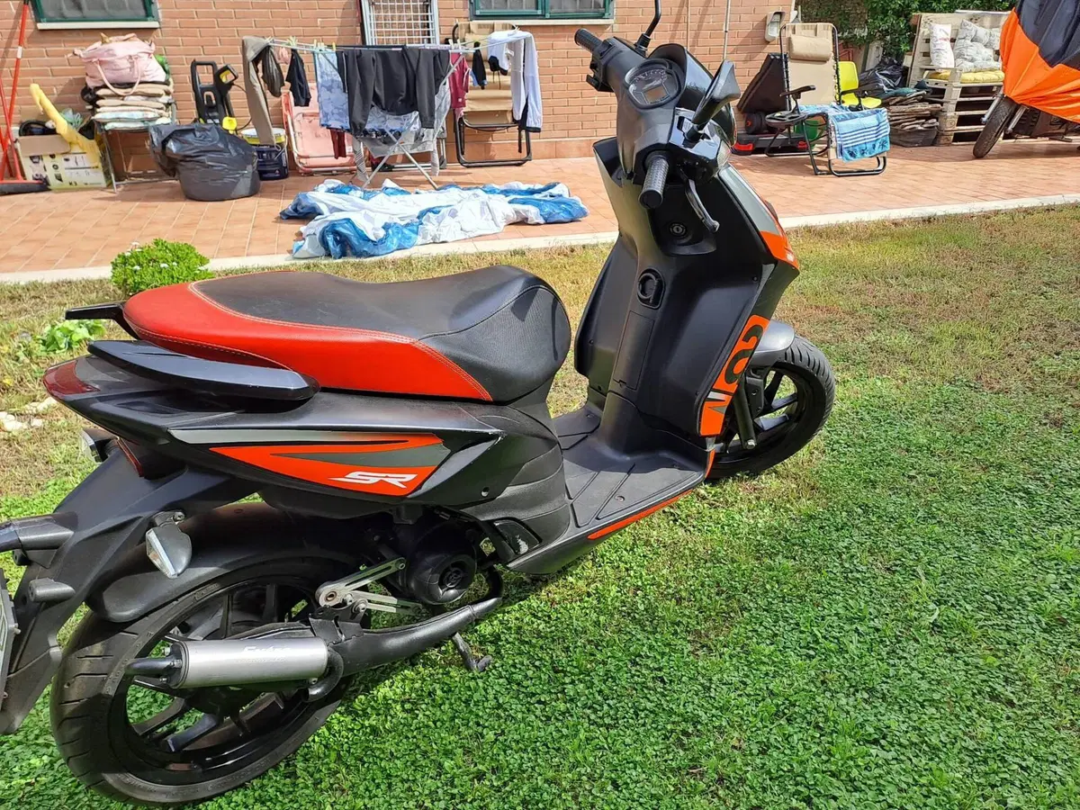 Aprilia SR 50 Motard 2T (2018 - 20) (2)