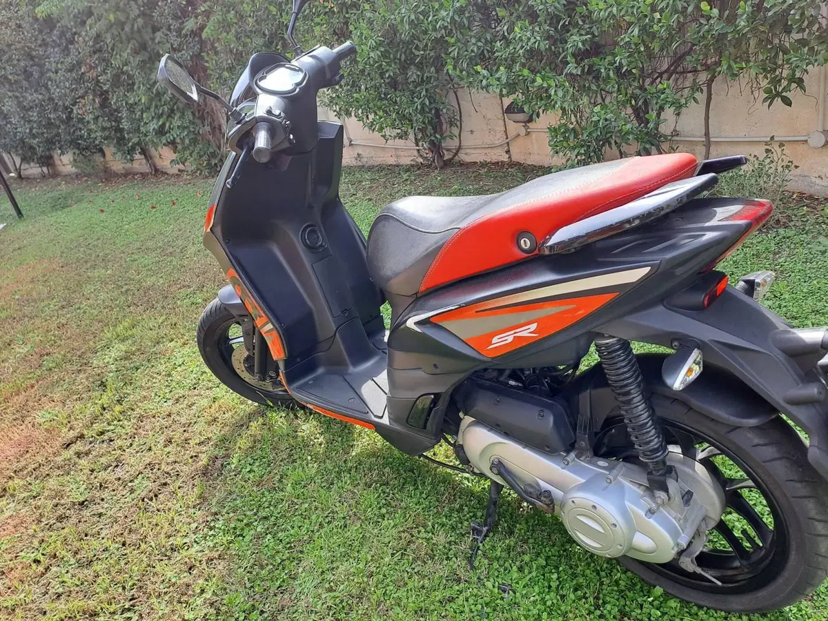 Aprilia SR 50 Motard 2T (2018 - 20) (3)