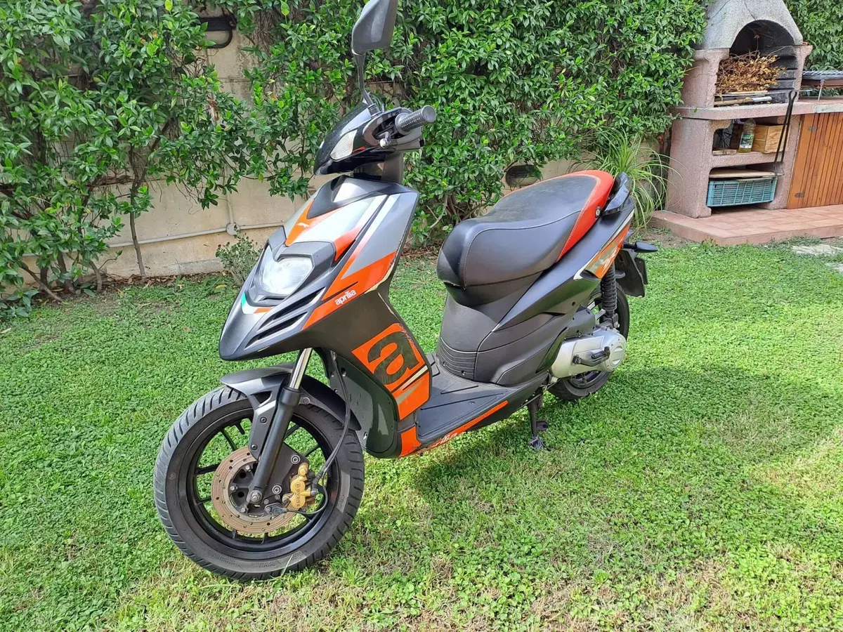 Aprilia SR 50 Motard 2T (2018 - 20) (5)