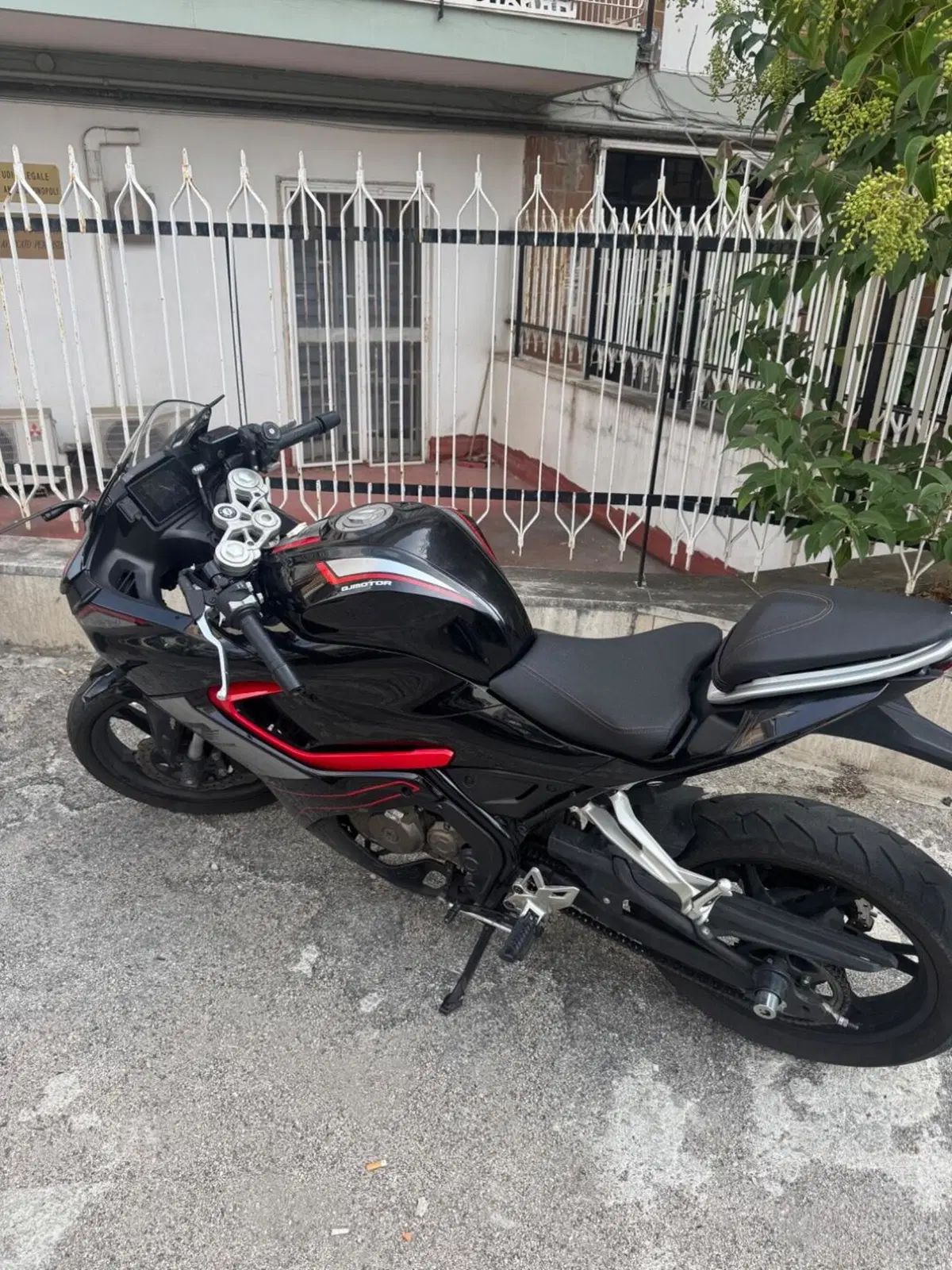 QJ Motor SRK 125 R (2024)