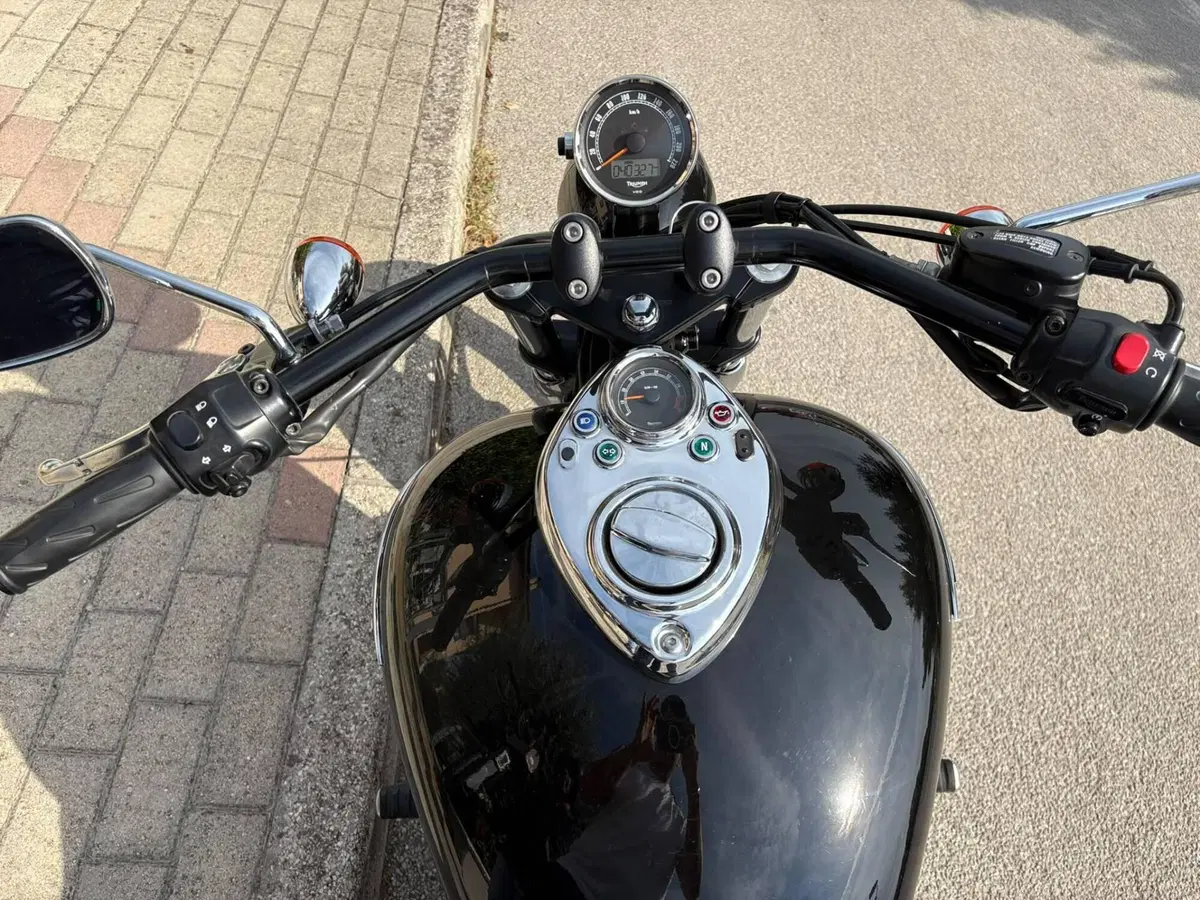 Triumph Speedmaster 865 (2010 - 17) (8)