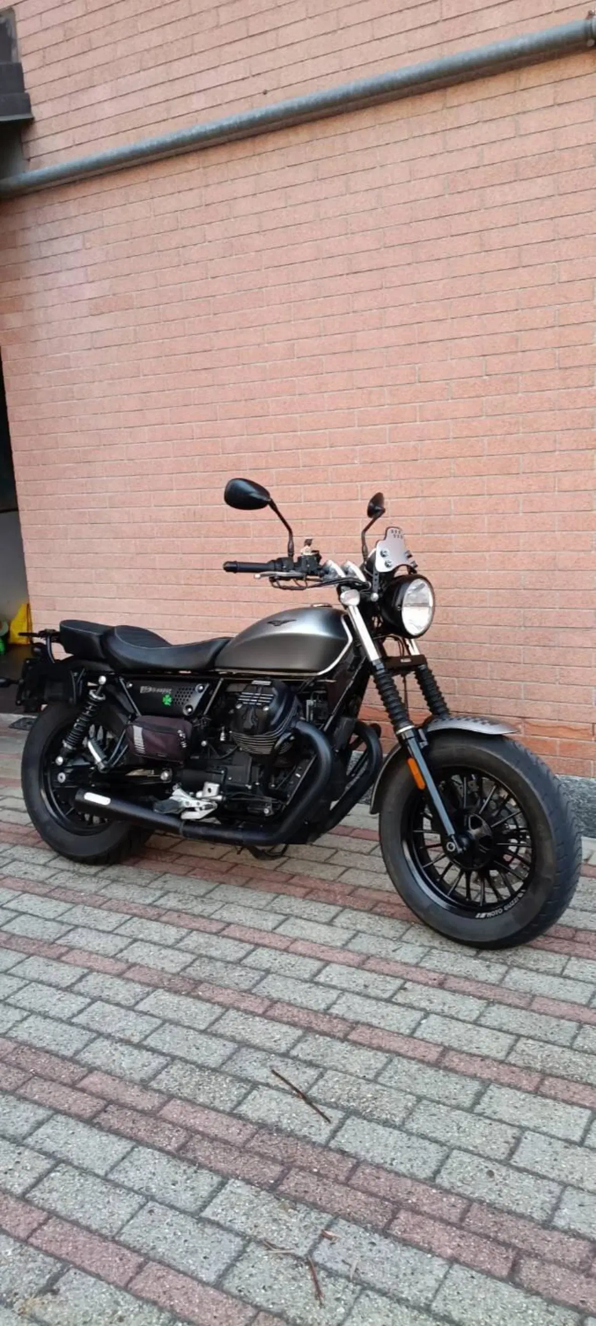 Moto Guzzi V9 Bobber (2018 - 20)