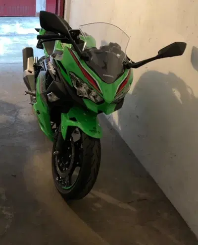 Kawasaki Ninja 400 (2023) usata