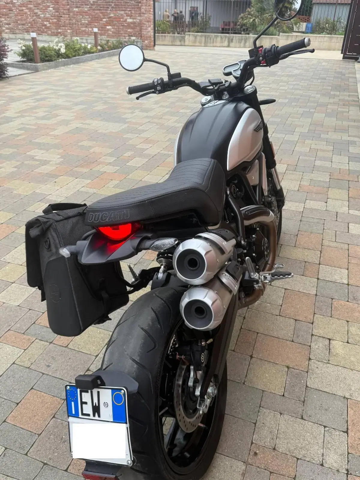 Ducati Scrambler 1100 Dark Pro (2020 - 24) (2)