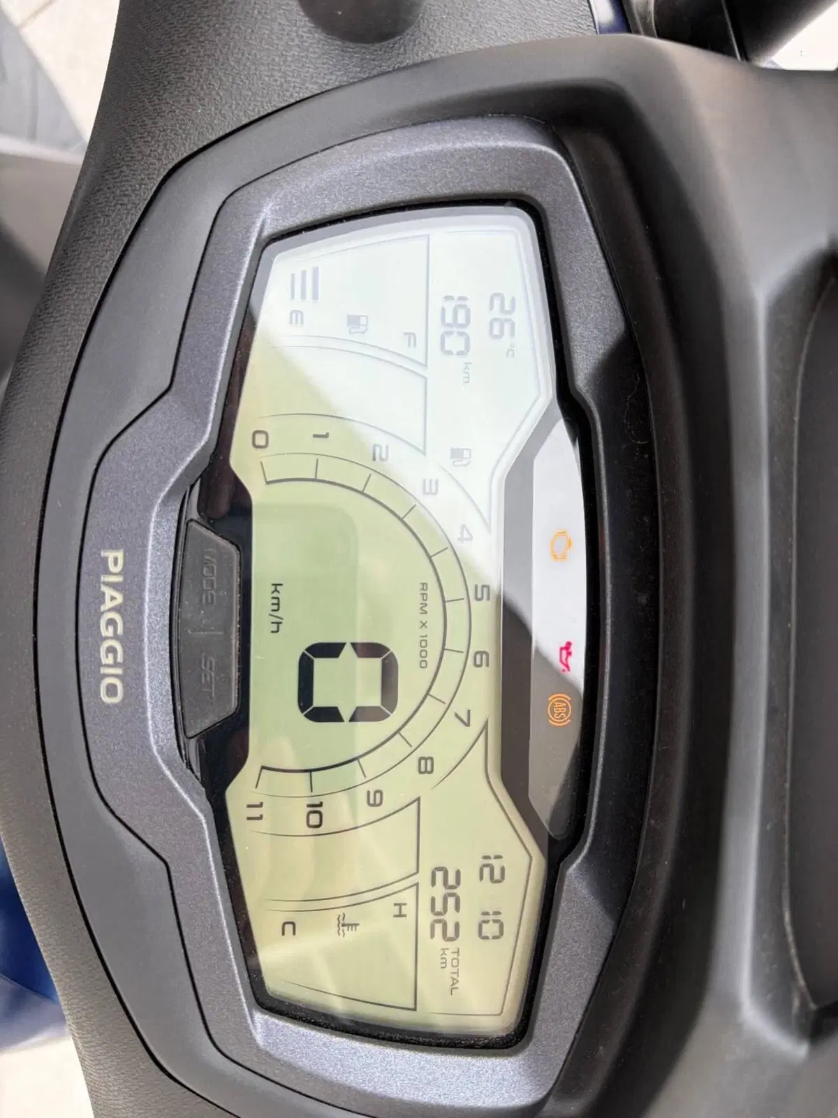Piaggio Beverly 400 S (2025 - 26) (3)