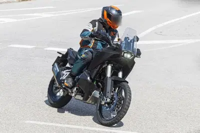 Nuova KTM 990 Adventure, i muletti si sdoppiano: in arrivo anche la versione R?