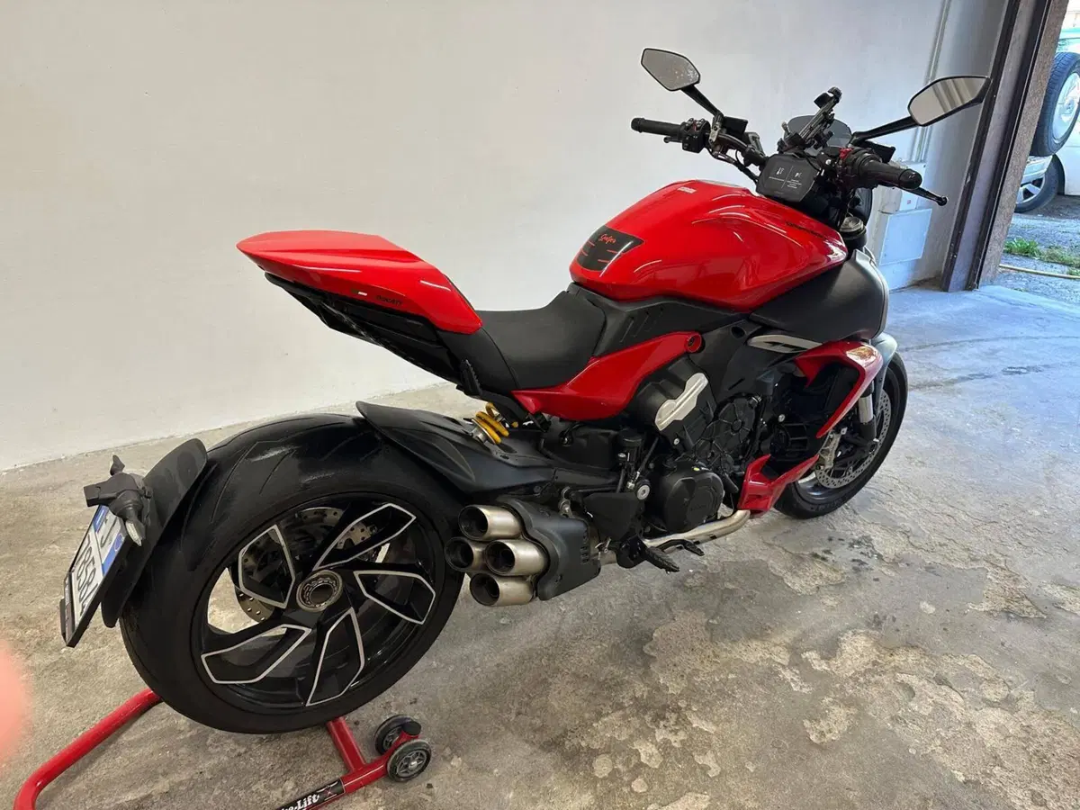 Ducati Diavel V4 (2023 - 26) (4)