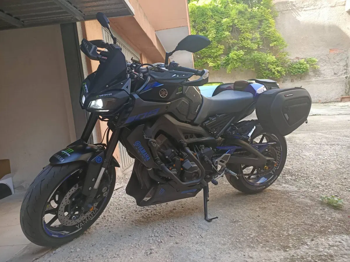 Yamaha MT-09 (2017 - 20) (2)