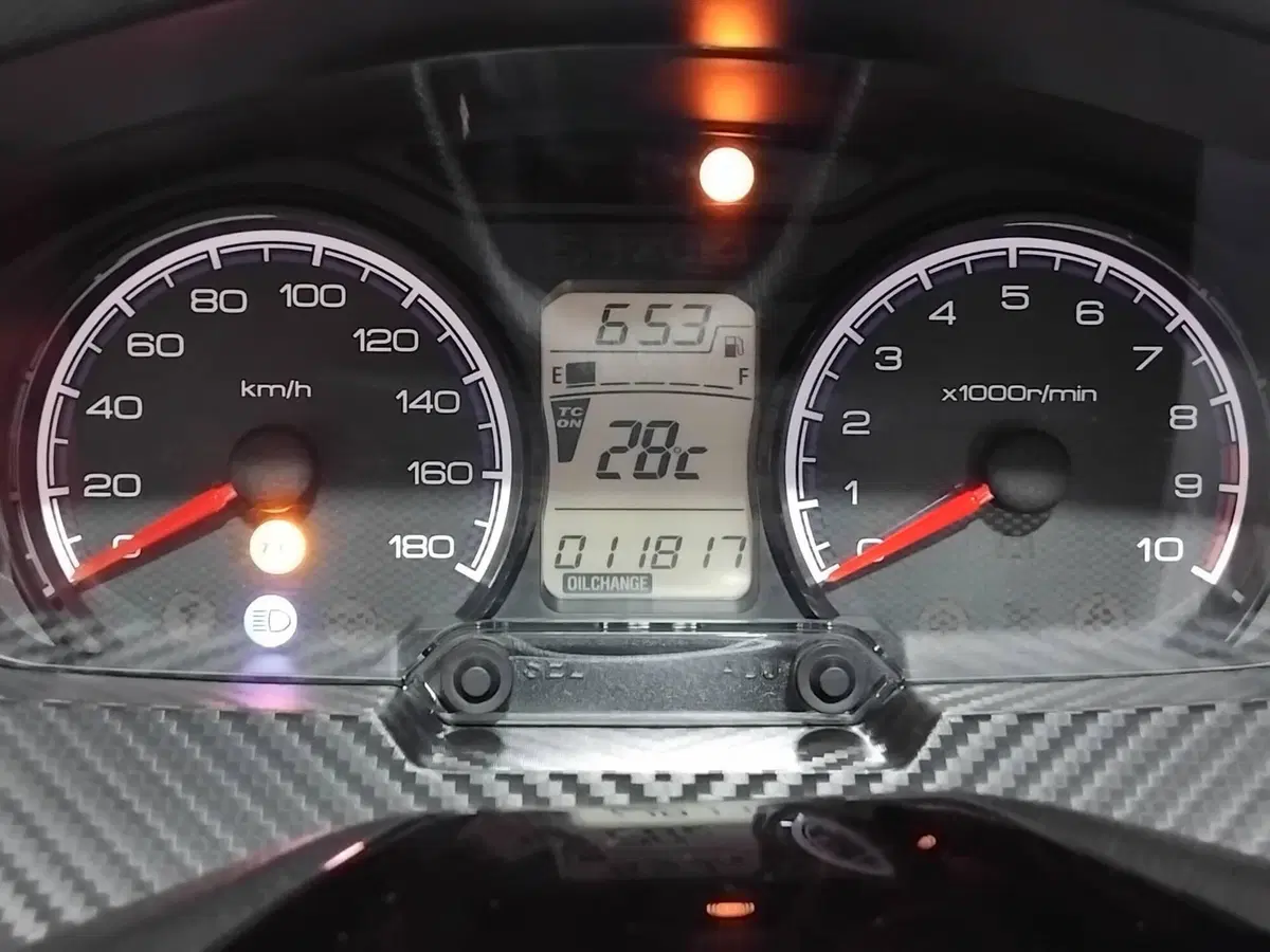Suzuki Burgman 400 (2022 - 24) (4)