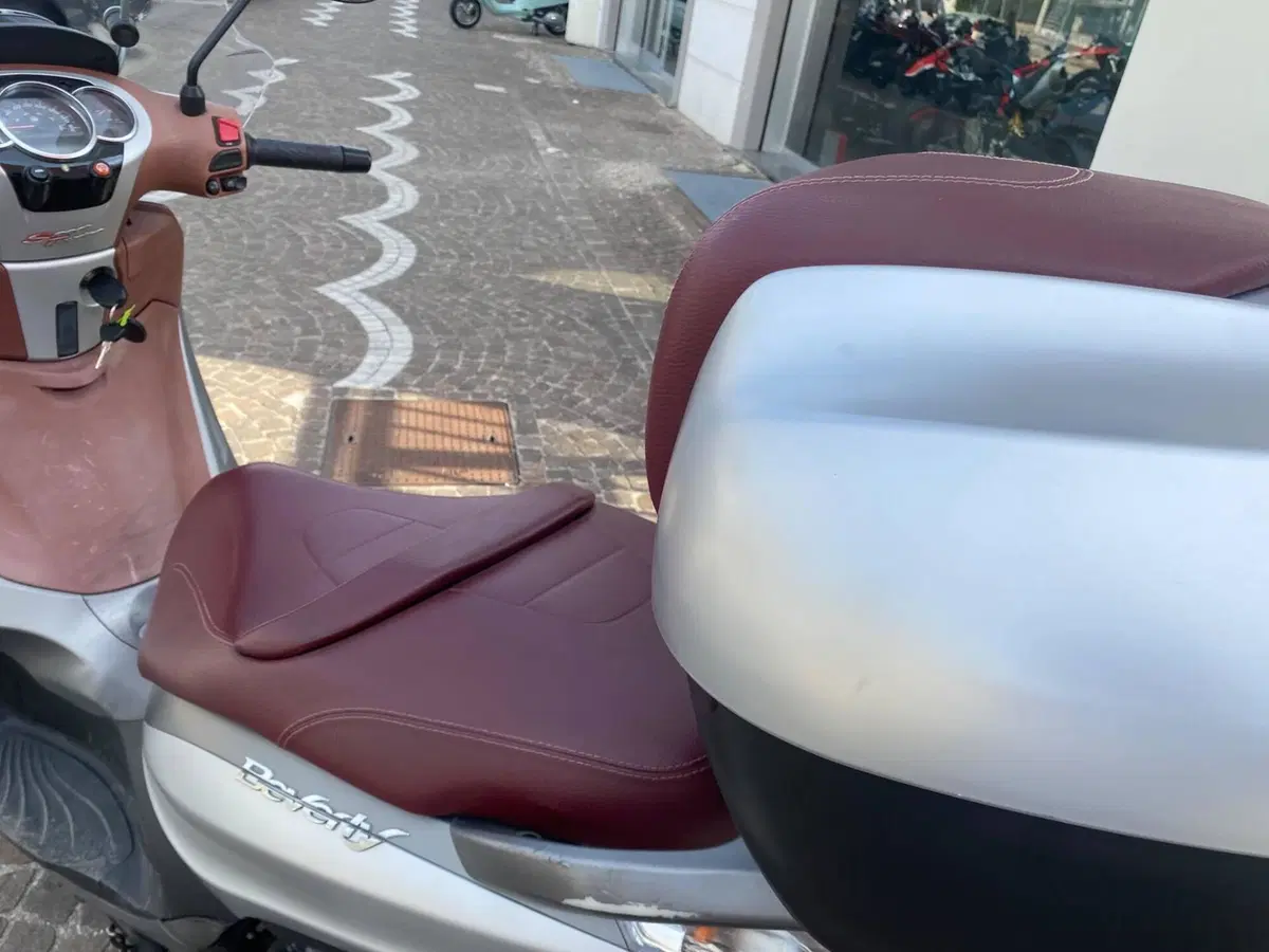 Piaggio Beverly 350 SportTouring ie (2011 - 15) (4)