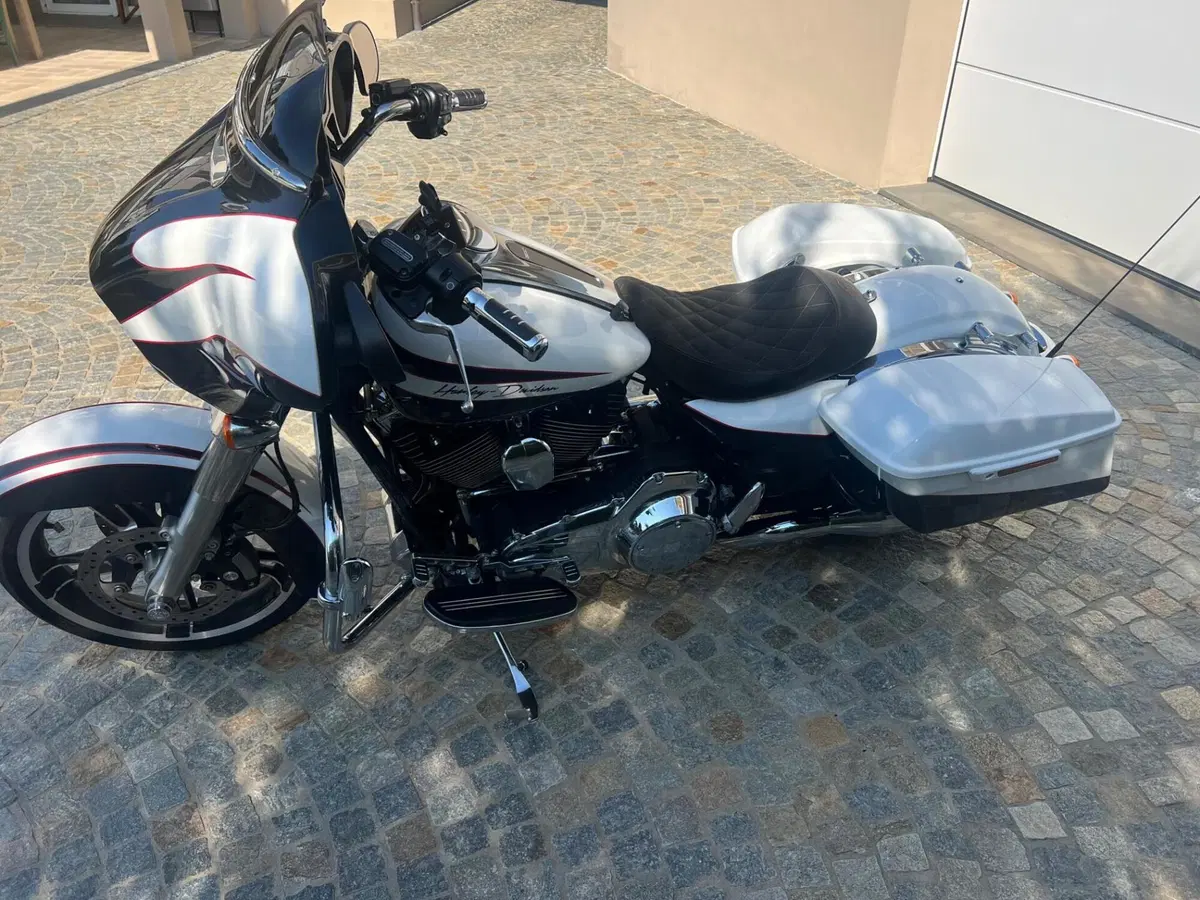 Harley-Davidson 1690 Street Glide Special (2014 - 16) - FLHX (5)