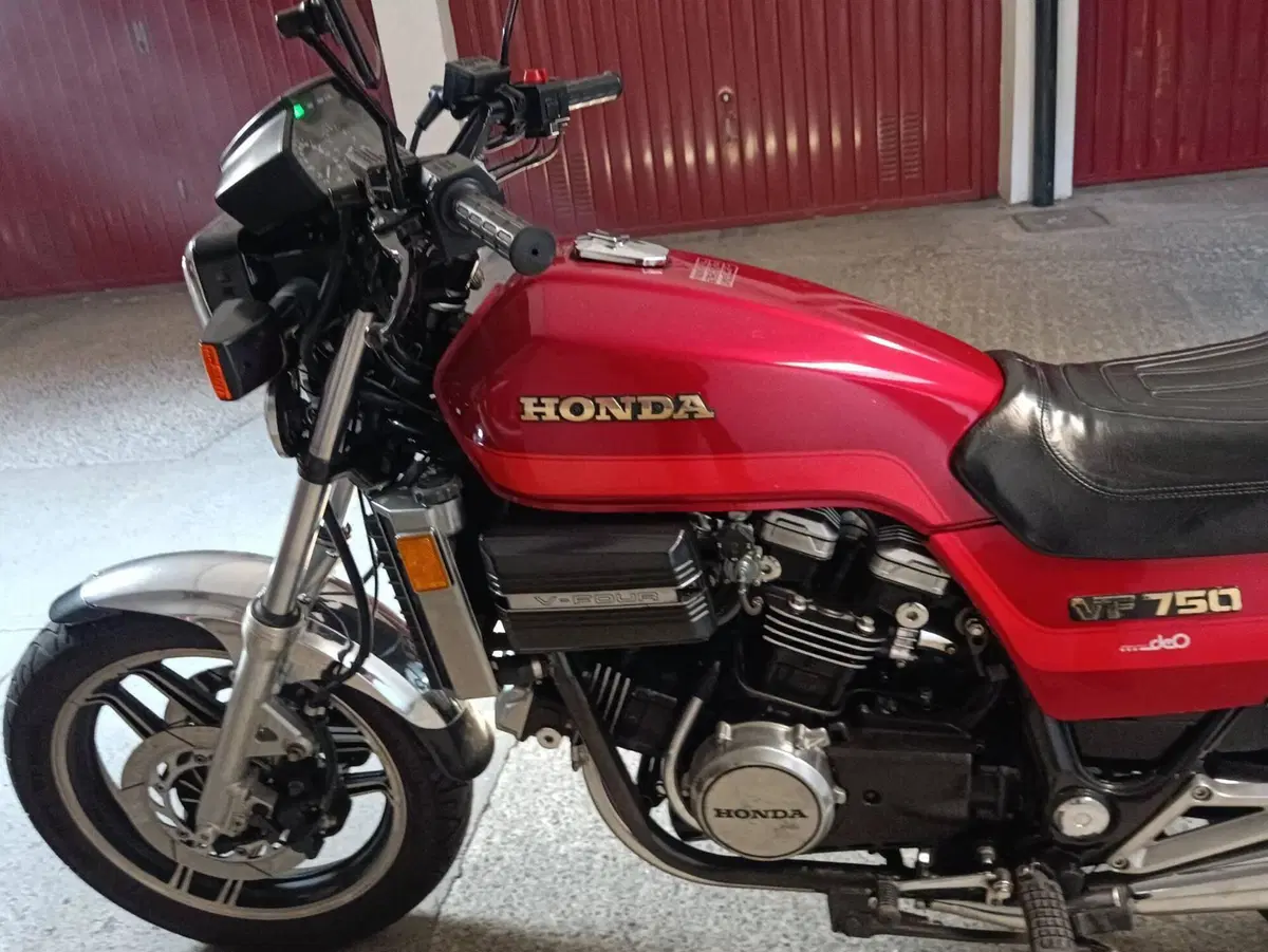 Honda VF750 Sports (2)