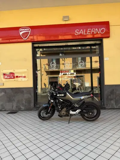 Husqvarna Svartpilen 401 (2020) usata