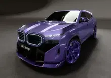 BMW XM by LARTE Design: il SUV più eccentrico di Monaco si tinge di lilla e si riveste di carbonio
