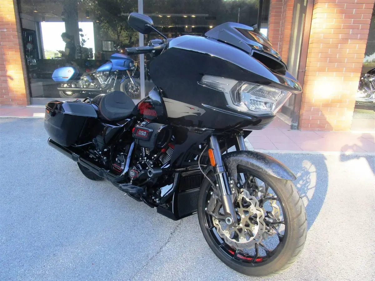 Harley-Davidson CVO Road Glide ST (2024) (2)