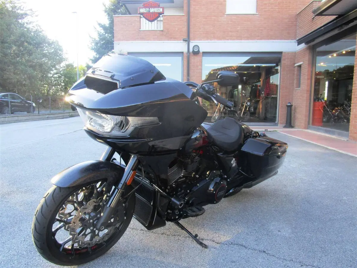 Harley-Davidson CVO Road Glide ST (2024) (3)