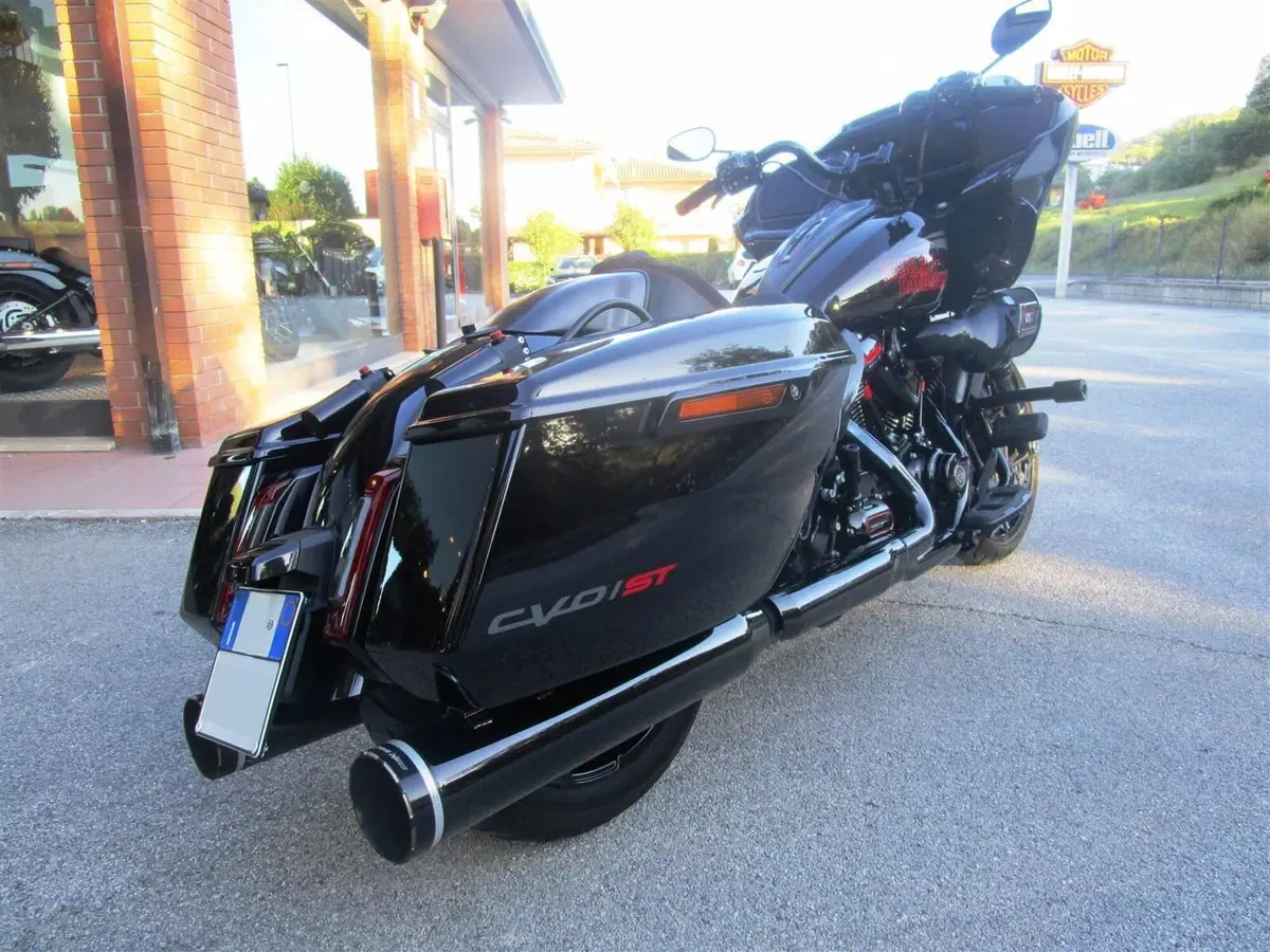 Harley-Davidson CVO Road Glide ST (2024) (6)