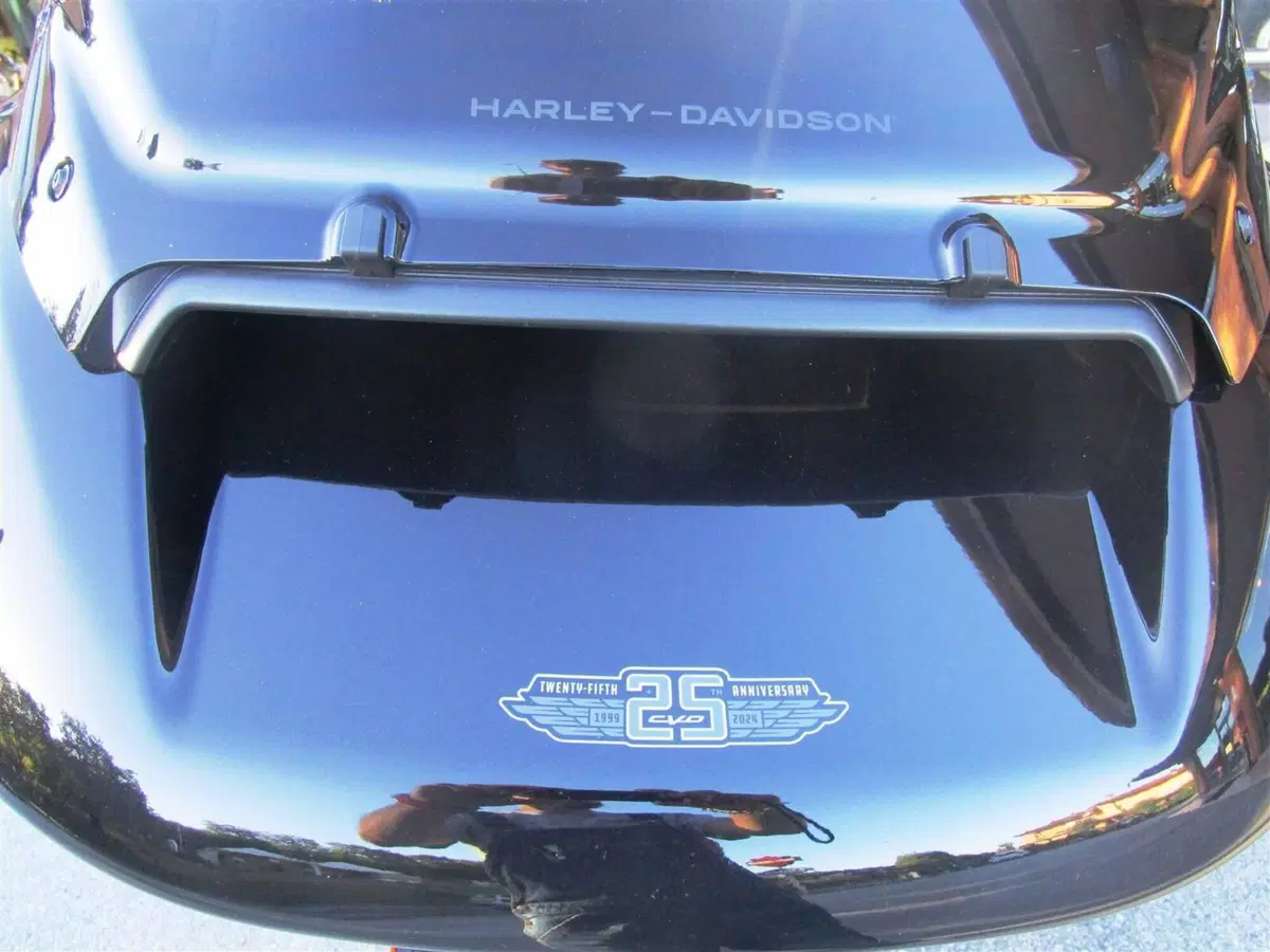 Harley-Davidson CVO Road Glide ST (2024) (10)