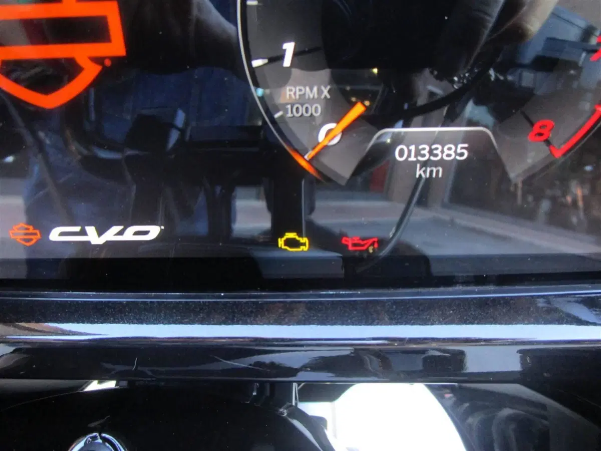 Harley-Davidson CVO Road Glide ST (2024) (13)