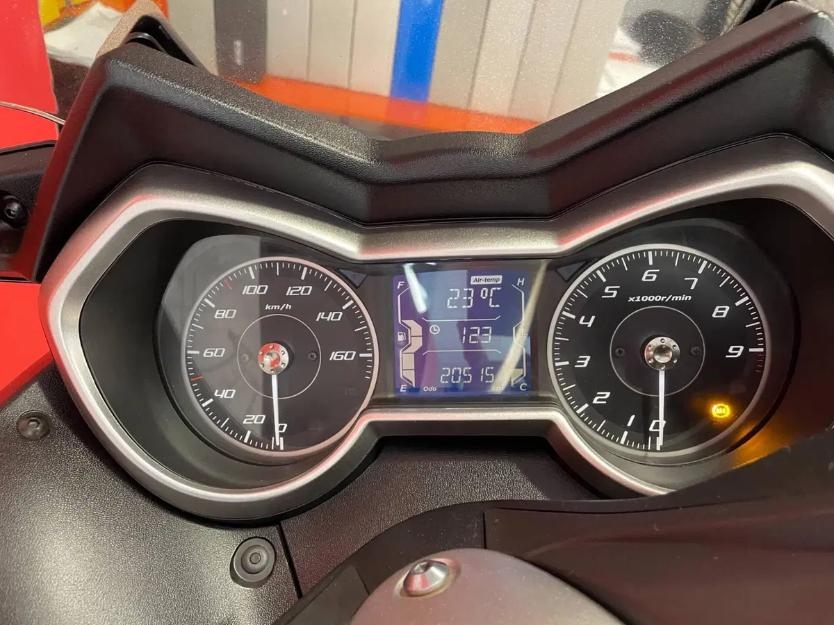 Yamaha X-Max 300 ABS (2017 - 20) (6)