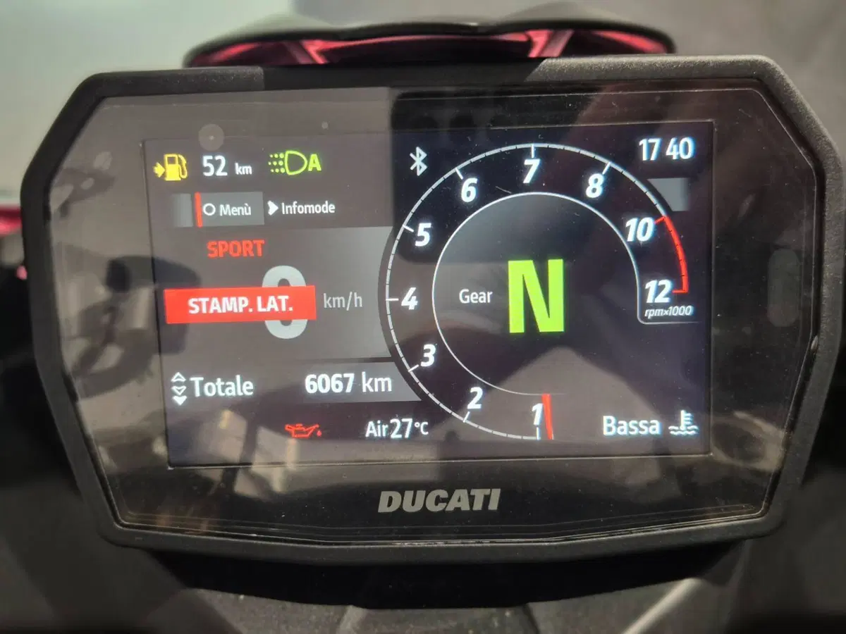 Ducati Panigale V2 S (2025 - 26) (2)