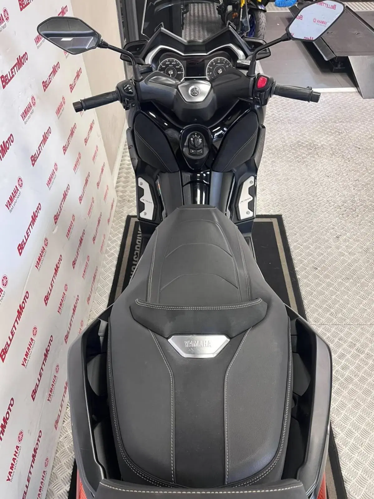 Yamaha X-Max 300 Iron Max (2019 - 20) (2)