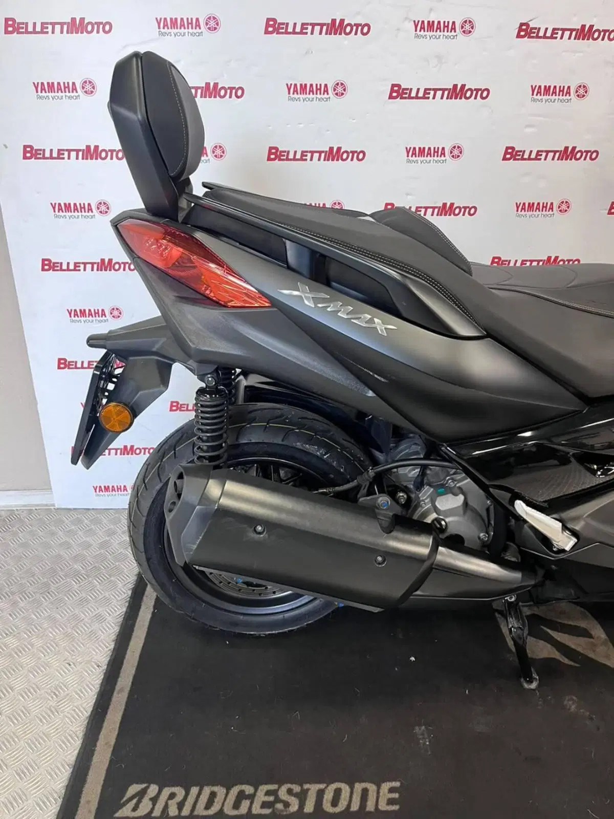 Yamaha X-Max 300 Iron Max (2019 - 20) (6)