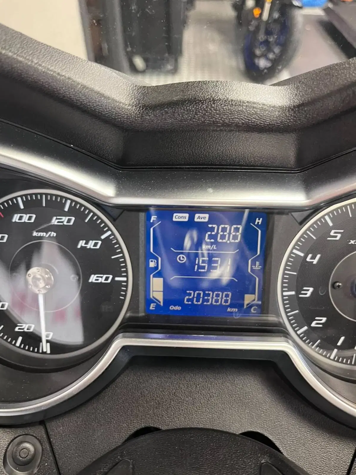 Yamaha X-Max 300 Iron Max (2019 - 20) (7)