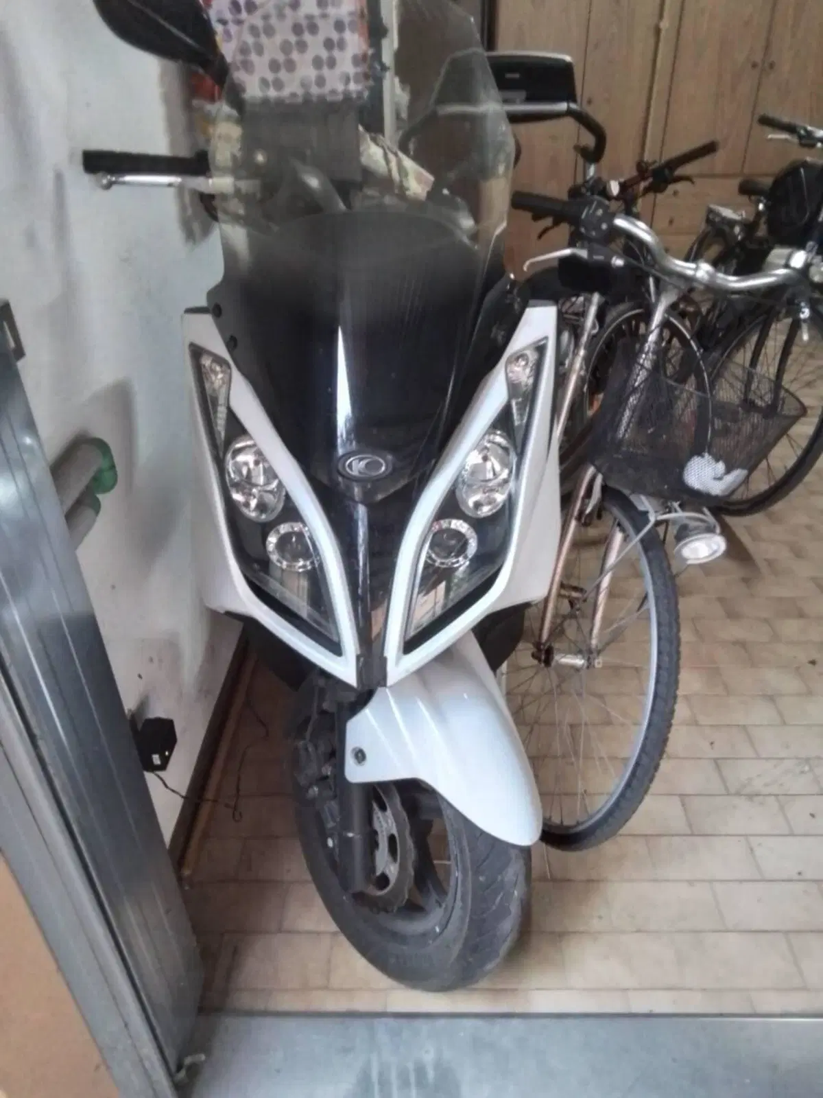 Kymco Downtown 300i (2009 - 17)