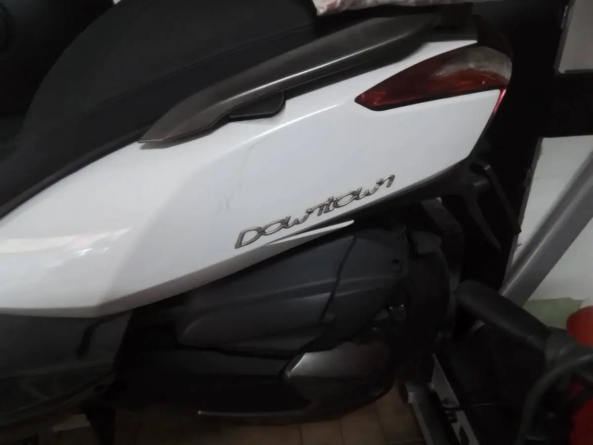 Kymco Downtown 300i (2009 - 17) (2)