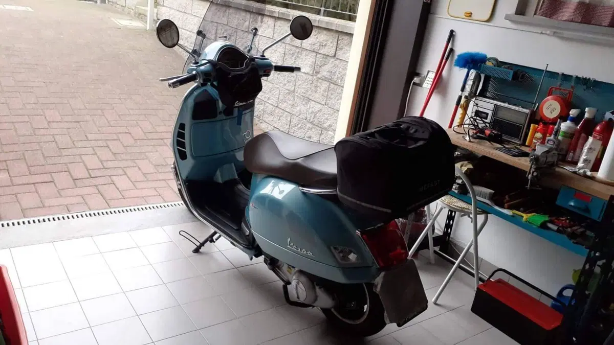 Vespa GTS 300 ABS Settantesimo (2016) (3)