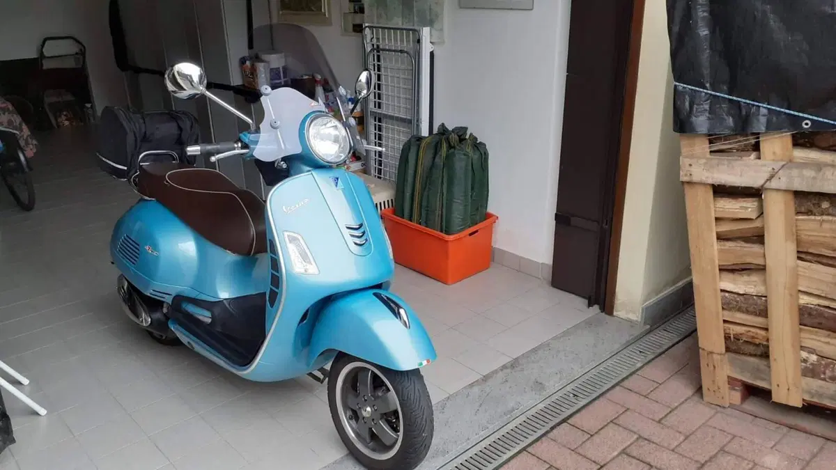 Vespa GTS 300 ABS Settantesimo (2016) (4)